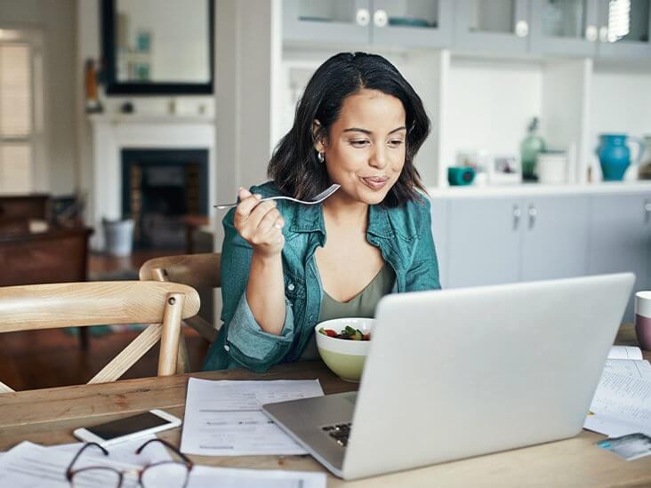 woman-home-laptop-eating